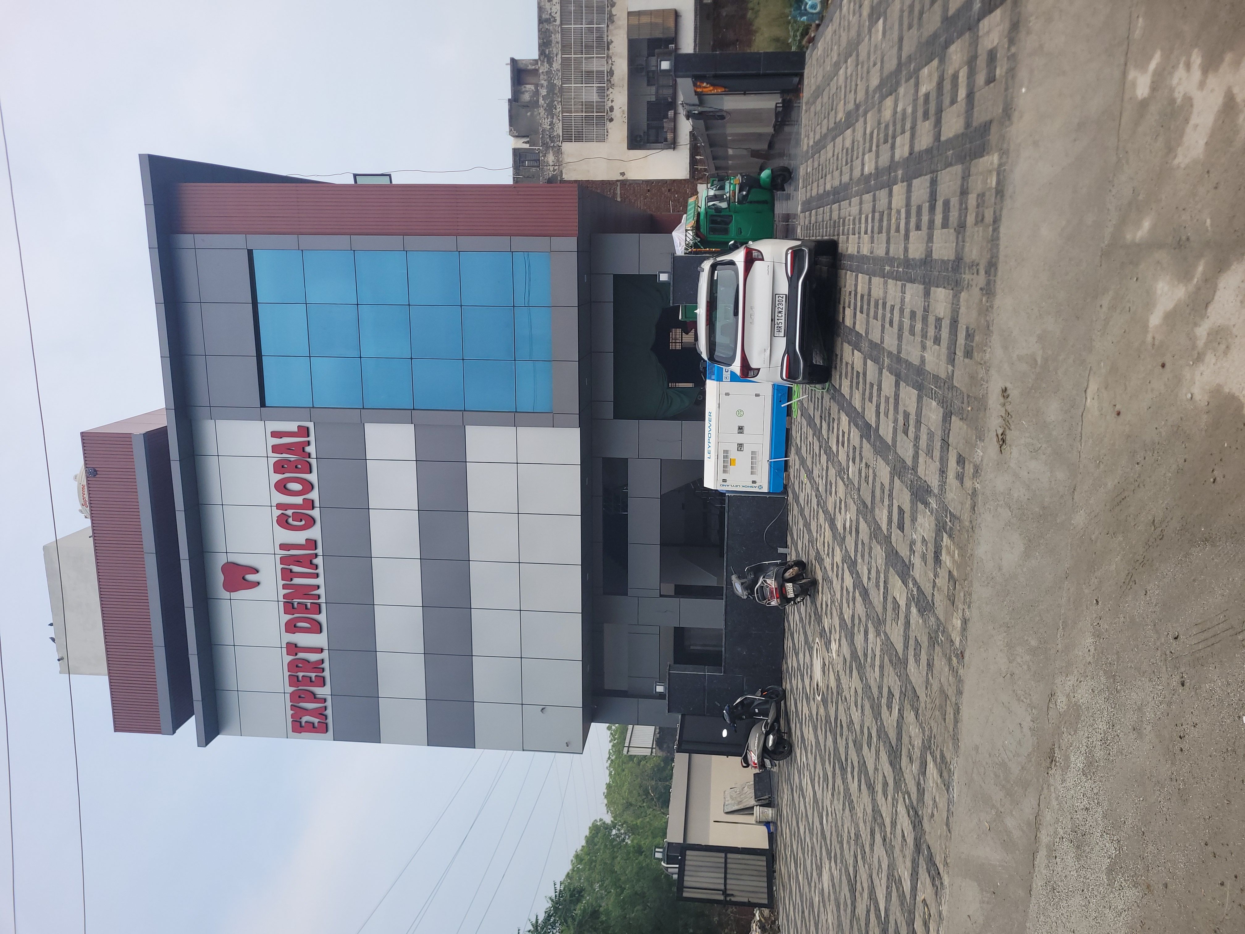 Expert Dental global Sector 17 Faridabad